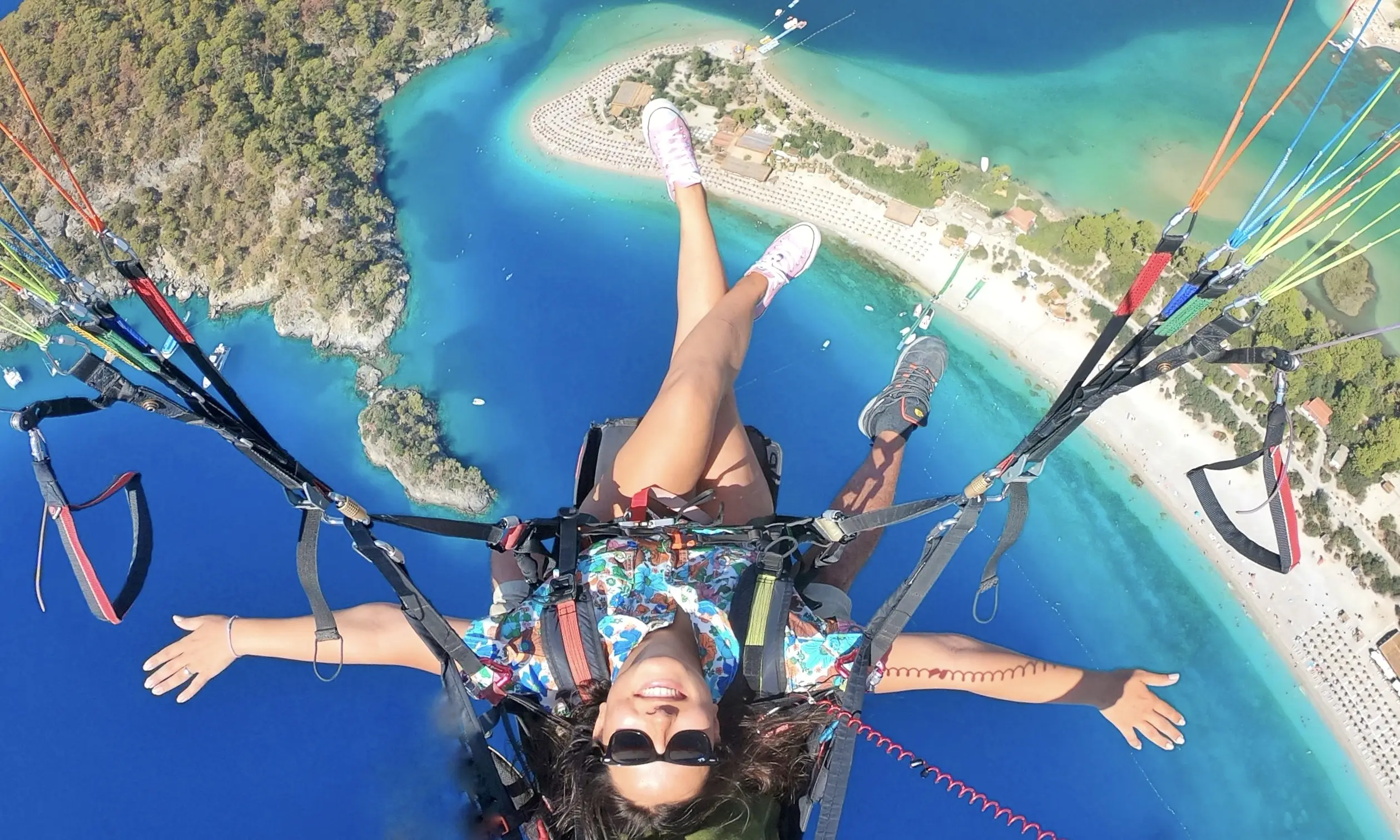 Fethiye yamaç paraşütü Ölüdeniz manzarası üzerinde tandem uçuş Fethiye aktivite görseli